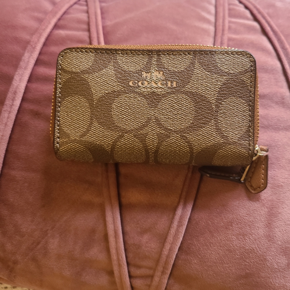 COACH Double zip card wallet like new